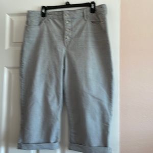 Capris, Size 16
